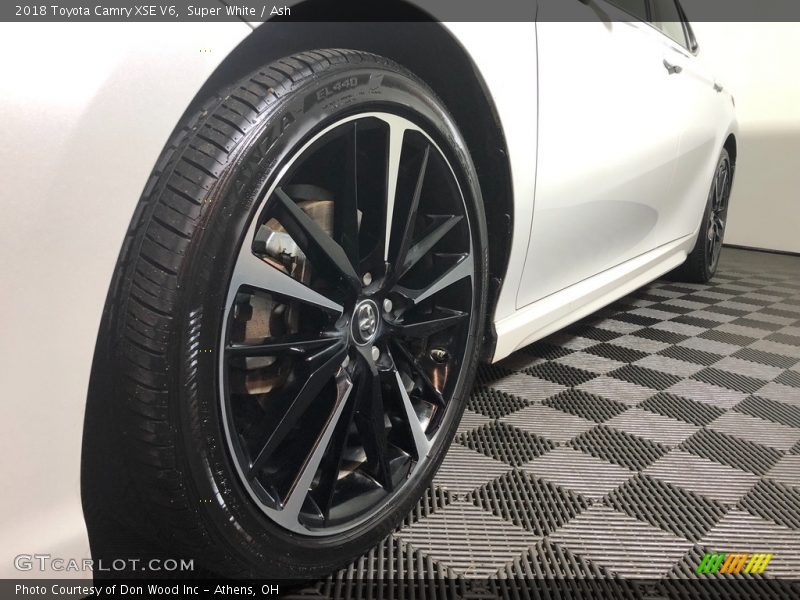 Super White / Ash 2018 Toyota Camry XSE V6