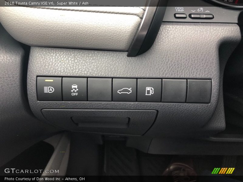 Super White / Ash 2018 Toyota Camry XSE V6