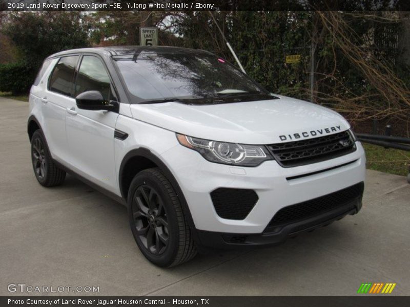 Front 3/4 View of 2019 Discovery Sport HSE