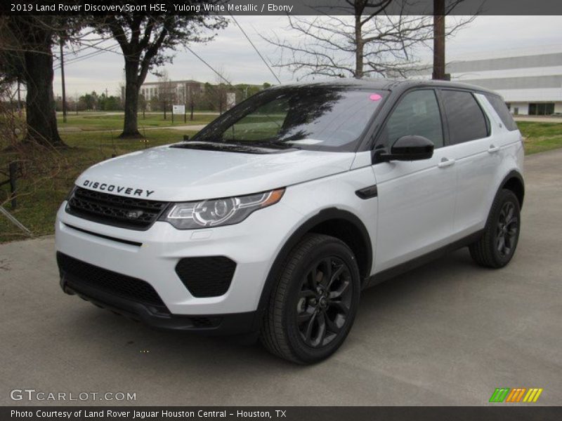 Front 3/4 View of 2019 Discovery Sport HSE