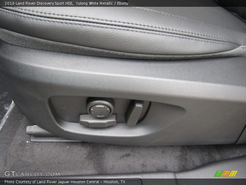 Yulong White Metallic / Ebony 2019 Land Rover Discovery Sport HSE