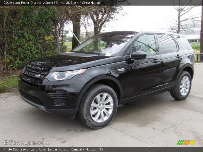 Front 3/4 View of 2019 Discovery Sport SE