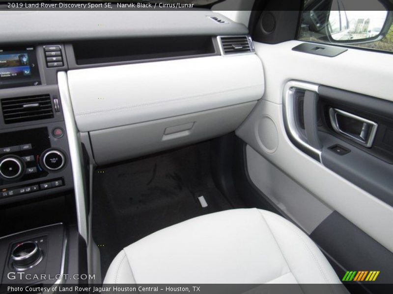 Narvik Black / Cirrus/Lunar 2019 Land Rover Discovery Sport SE