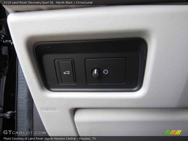 Narvik Black / Cirrus/Lunar 2019 Land Rover Discovery Sport SE