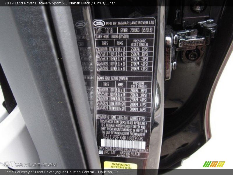 Narvik Black / Cirrus/Lunar 2019 Land Rover Discovery Sport SE