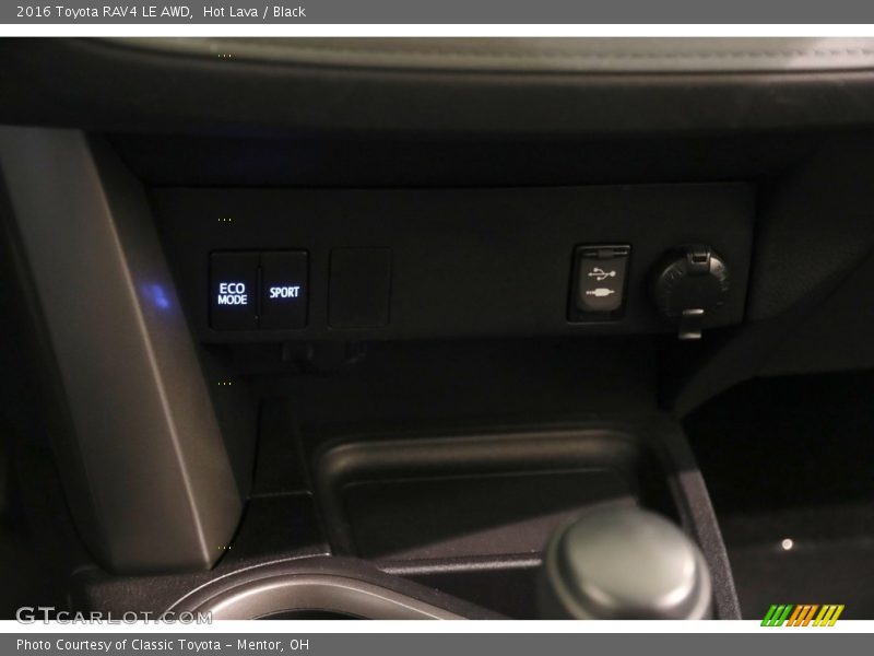 Hot Lava / Black 2016 Toyota RAV4 LE AWD
