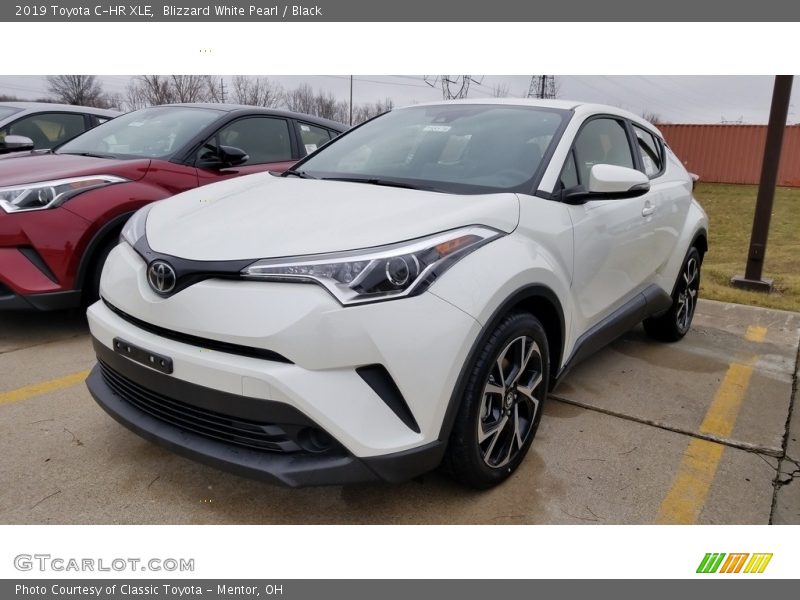 Front 3/4 View of 2019 C-HR XLE