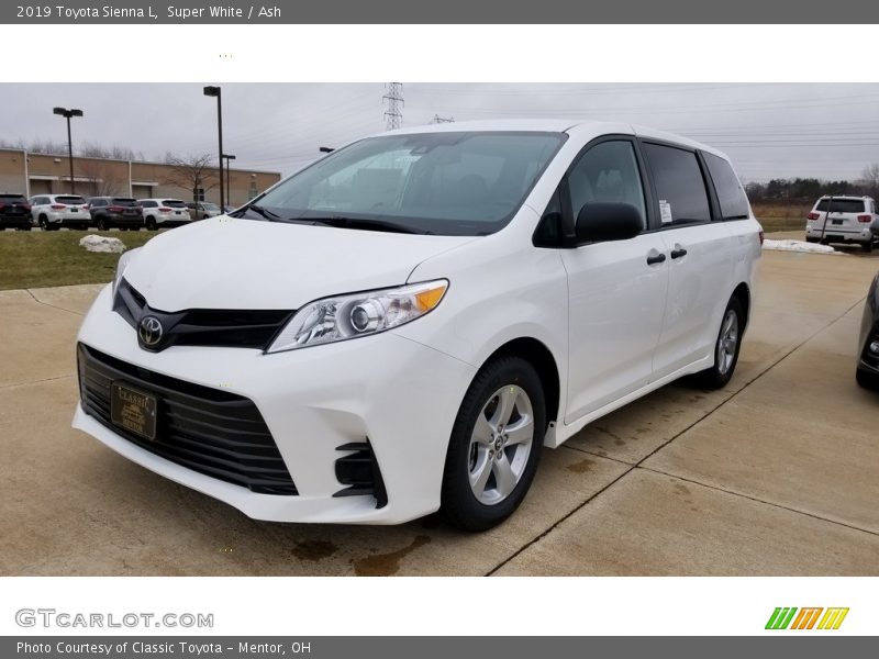 Super White / Ash 2019 Toyota Sienna L