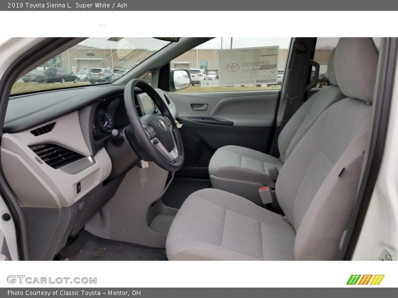 Super White / Ash 2019 Toyota Sienna L