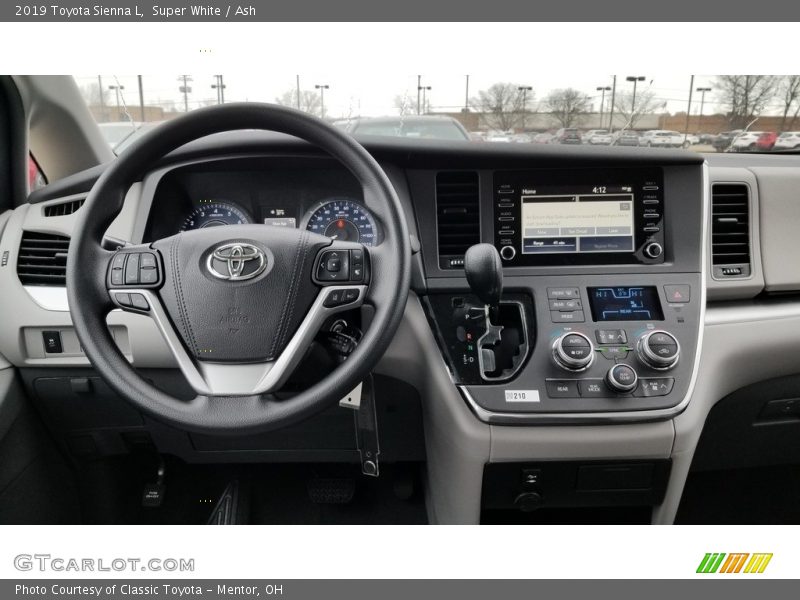 Dashboard of 2019 Sienna L