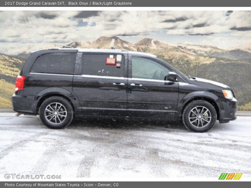 Black Onyx / Black/Light Graystone 2017 Dodge Grand Caravan SXT
