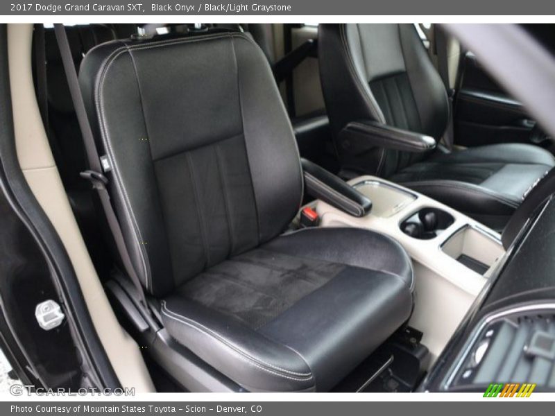 Black Onyx / Black/Light Graystone 2017 Dodge Grand Caravan SXT