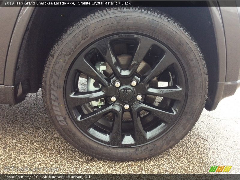 Granite Crystal Metallic / Black 2019 Jeep Grand Cherokee Laredo 4x4