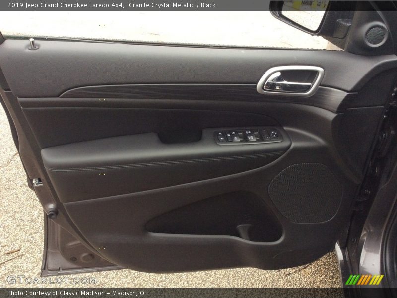 Granite Crystal Metallic / Black 2019 Jeep Grand Cherokee Laredo 4x4