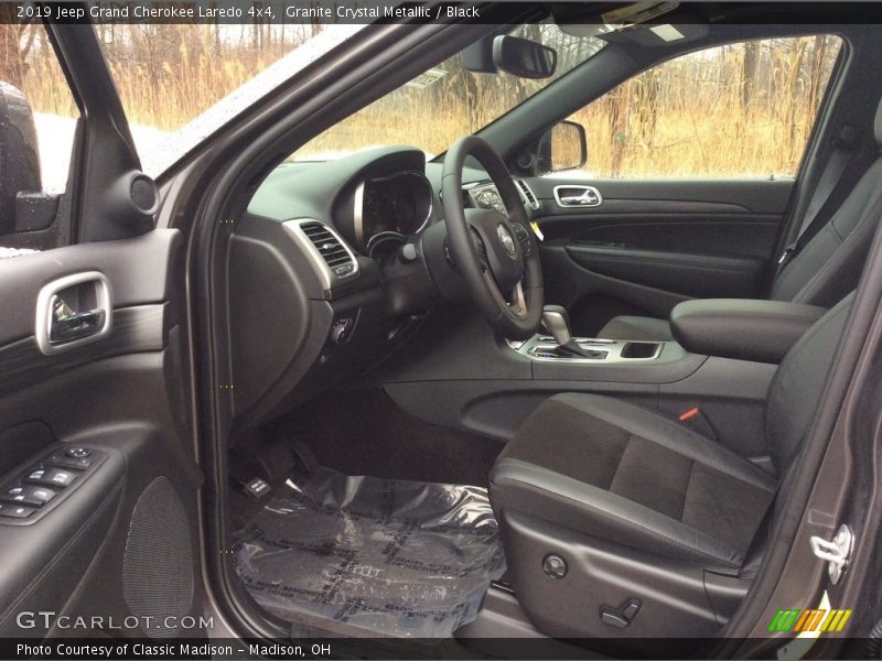 Granite Crystal Metallic / Black 2019 Jeep Grand Cherokee Laredo 4x4