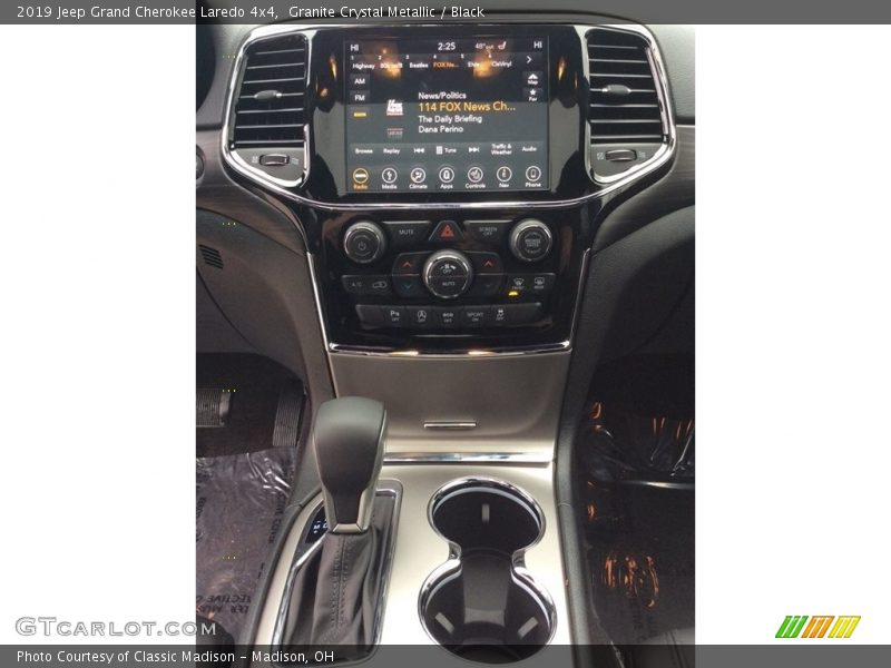 Granite Crystal Metallic / Black 2019 Jeep Grand Cherokee Laredo 4x4