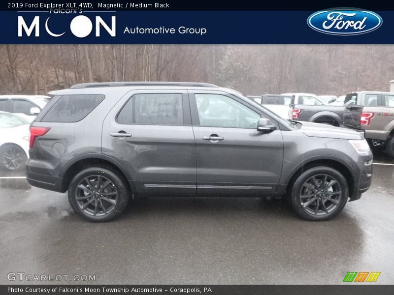 Magnetic / Medium Black 2019 Ford Explorer XLT 4WD