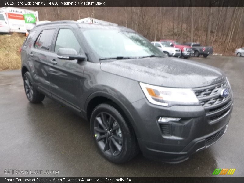 Magnetic / Medium Black 2019 Ford Explorer XLT 4WD