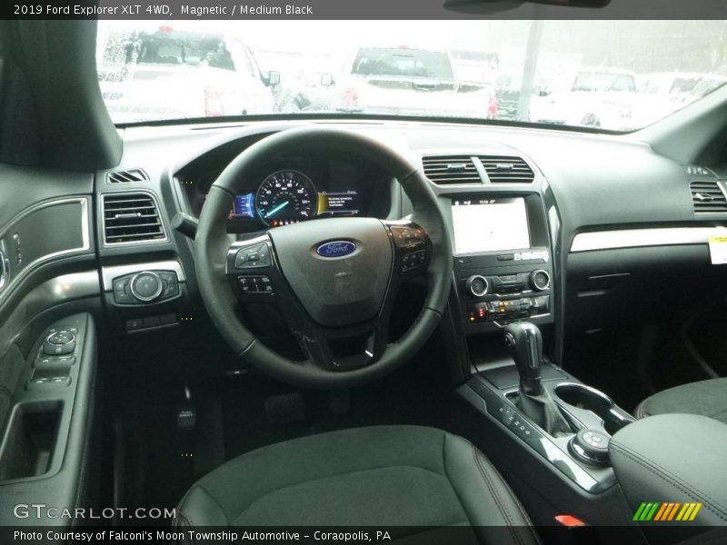 Magnetic / Medium Black 2019 Ford Explorer XLT 4WD