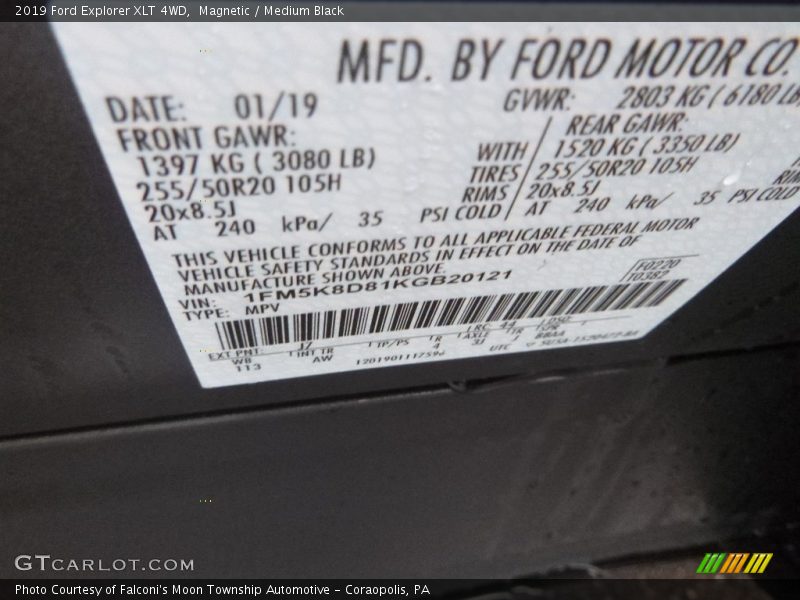 Magnetic / Medium Black 2019 Ford Explorer XLT 4WD