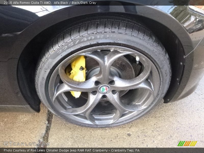 Alfa Black / Black/Dark Gray 2018 Alfa Romeo Giulia Ti AWD