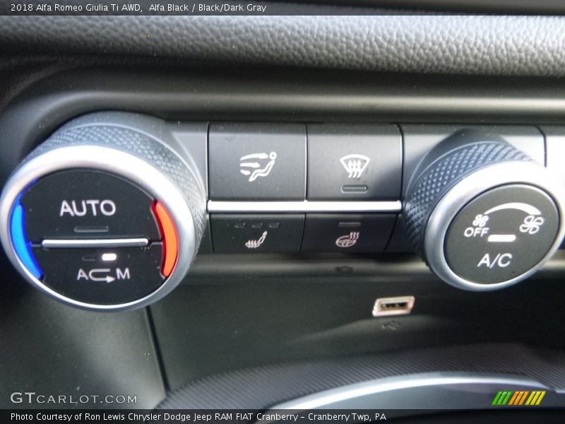 Alfa Black / Black/Dark Gray 2018 Alfa Romeo Giulia Ti AWD