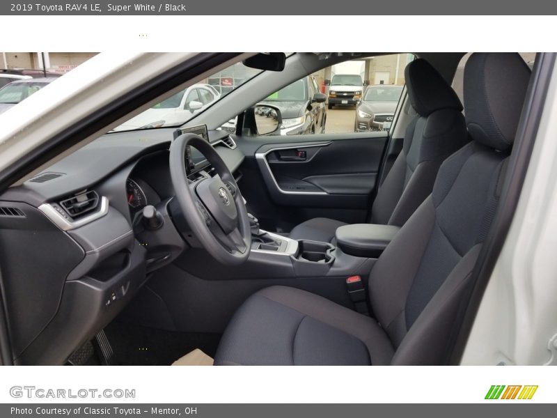 Super White / Black 2019 Toyota RAV4 LE