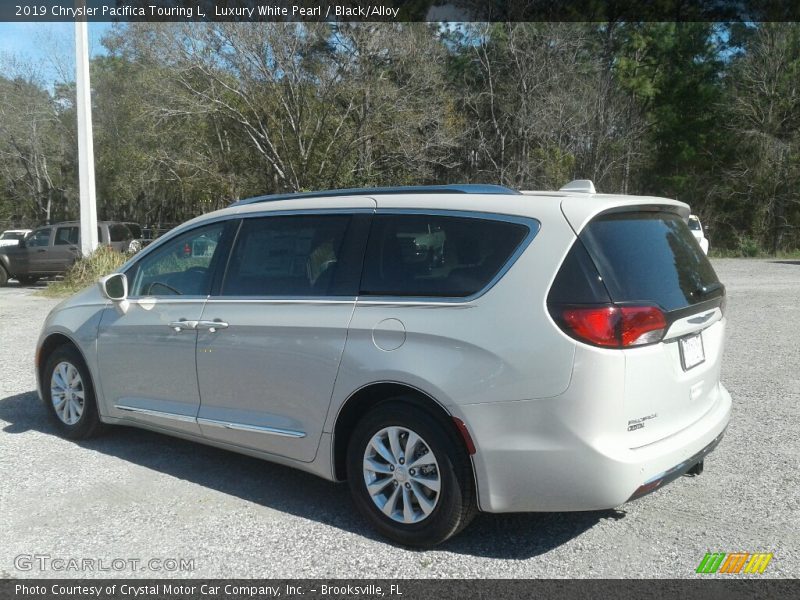 Luxury White Pearl / Black/Alloy 2019 Chrysler Pacifica Touring L