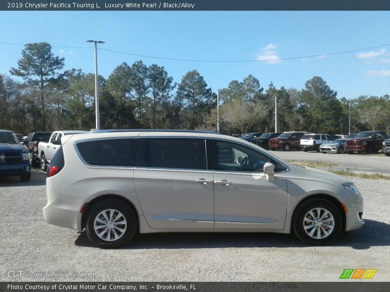 Luxury White Pearl / Black/Alloy 2019 Chrysler Pacifica Touring L