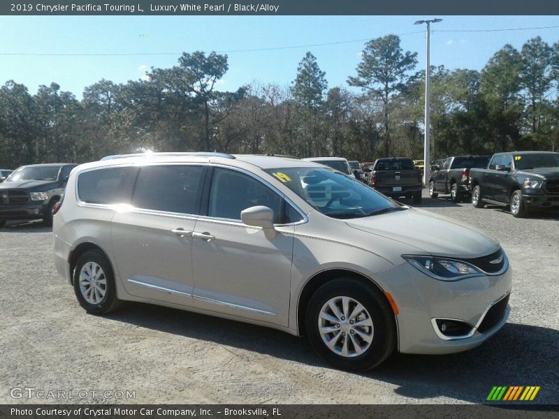 Luxury White Pearl / Black/Alloy 2019 Chrysler Pacifica Touring L