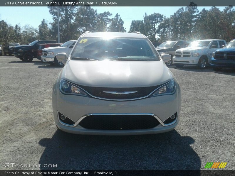 Luxury White Pearl / Black/Alloy 2019 Chrysler Pacifica Touring L