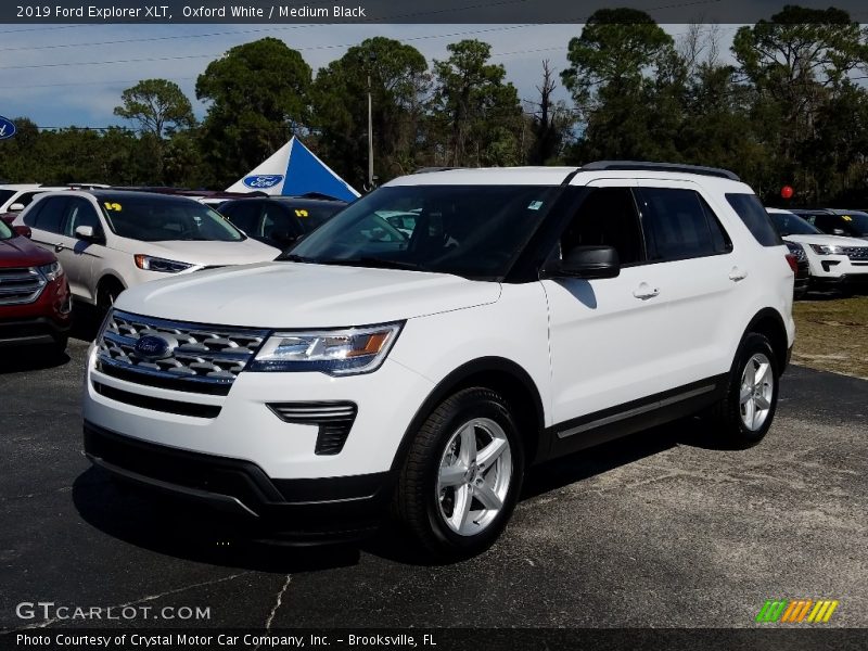 Oxford White / Medium Black 2019 Ford Explorer XLT