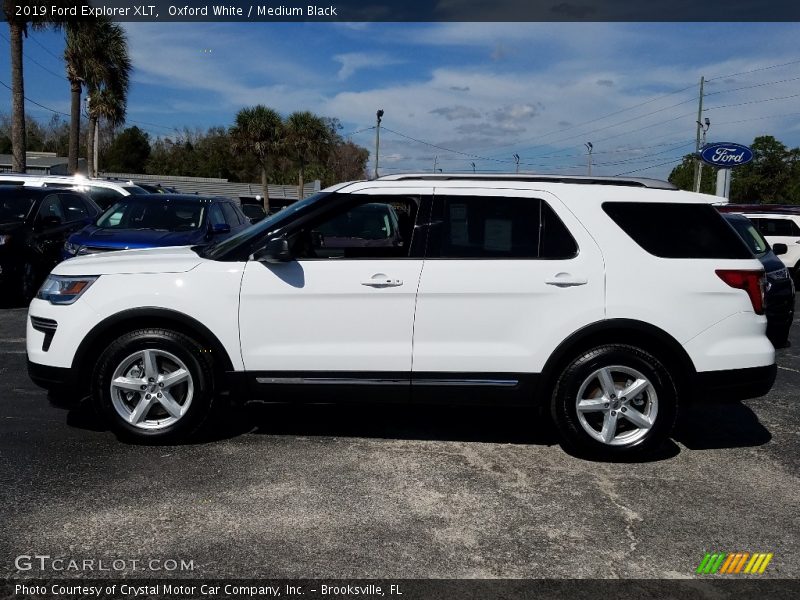 Oxford White / Medium Black 2019 Ford Explorer XLT