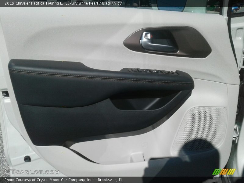 Luxury White Pearl / Black/Alloy 2019 Chrysler Pacifica Touring L