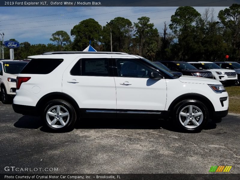 Oxford White / Medium Black 2019 Ford Explorer XLT