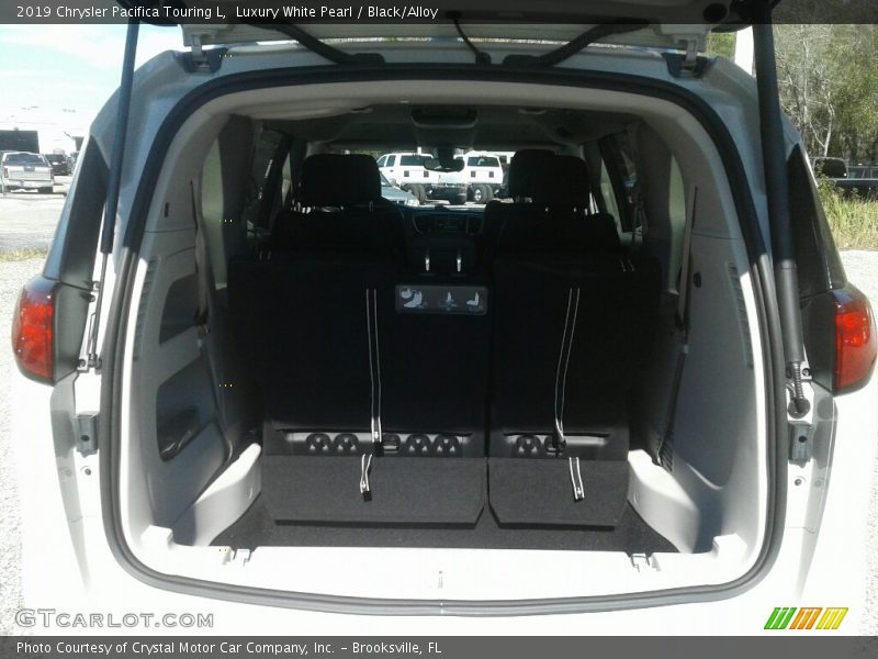 Luxury White Pearl / Black/Alloy 2019 Chrysler Pacifica Touring L