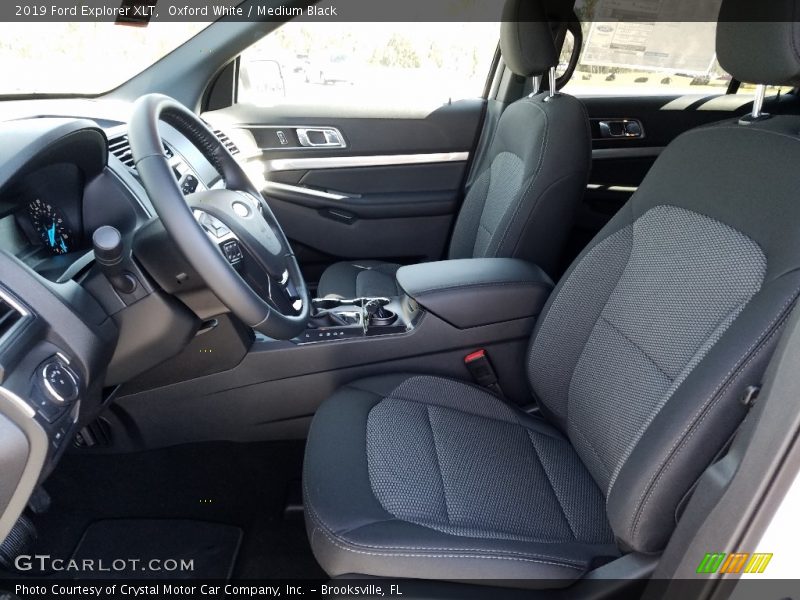 Oxford White / Medium Black 2019 Ford Explorer XLT