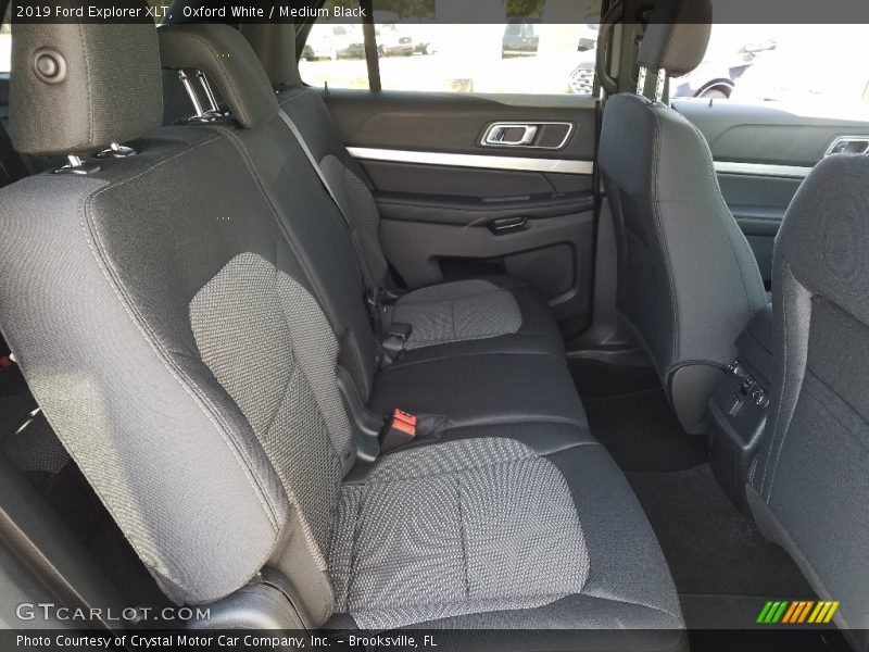 Oxford White / Medium Black 2019 Ford Explorer XLT