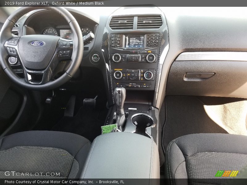 Oxford White / Medium Black 2019 Ford Explorer XLT