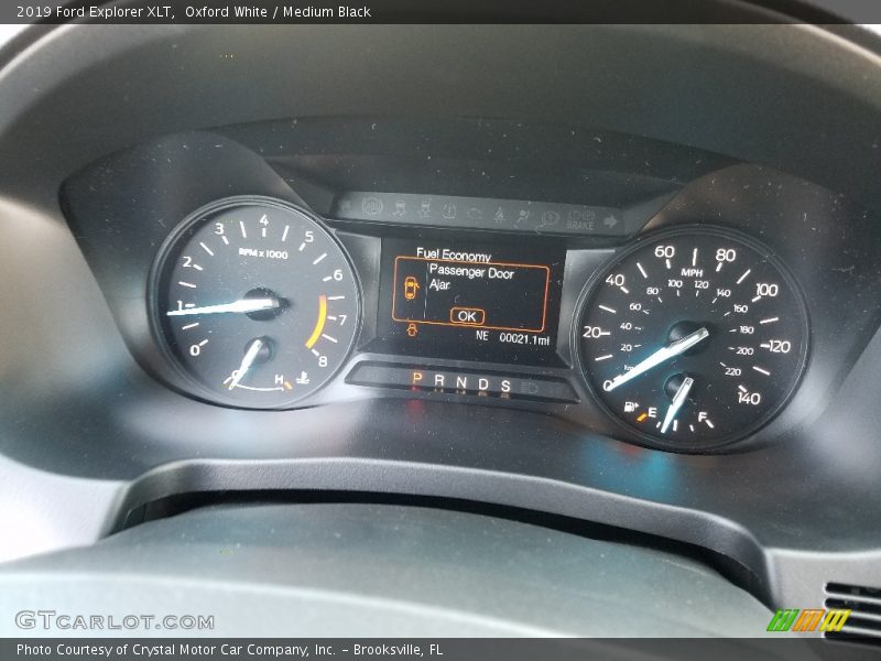 Oxford White / Medium Black 2019 Ford Explorer XLT