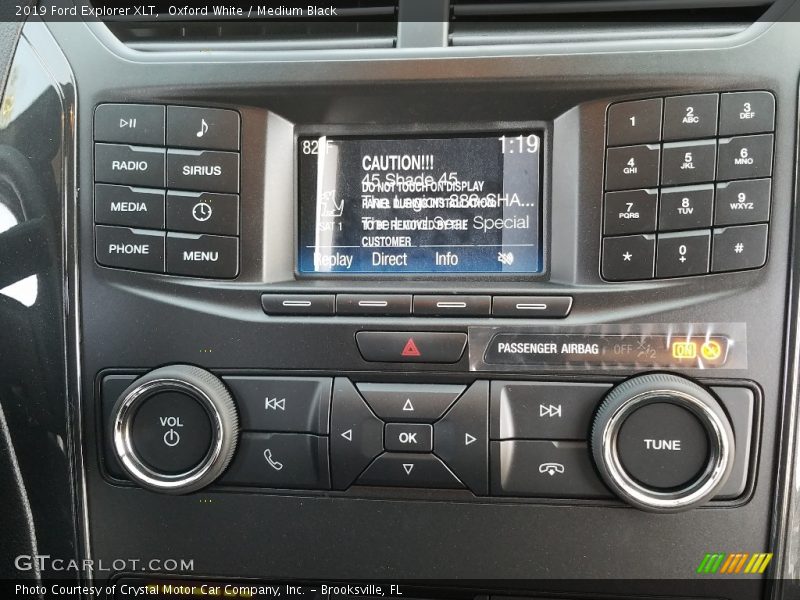 Oxford White / Medium Black 2019 Ford Explorer XLT