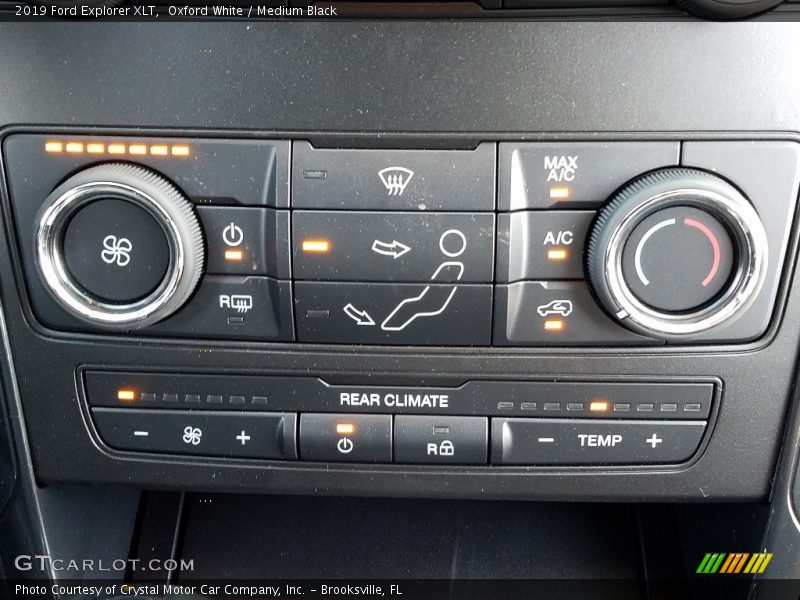Oxford White / Medium Black 2019 Ford Explorer XLT