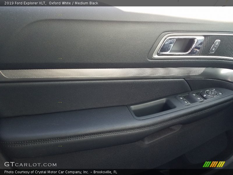 Oxford White / Medium Black 2019 Ford Explorer XLT