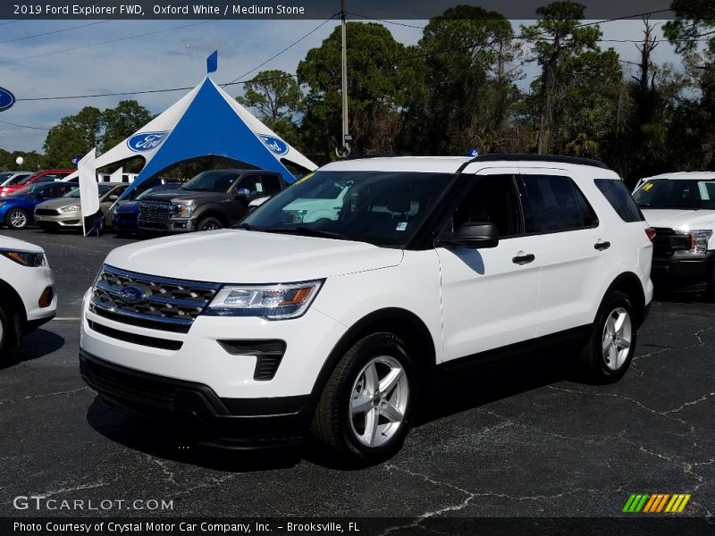 Oxford White / Medium Stone 2019 Ford Explorer FWD