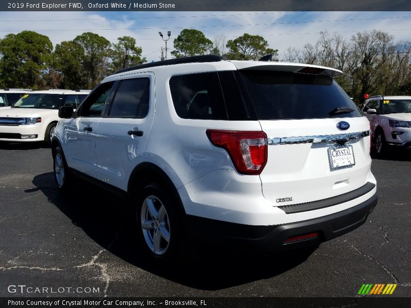 Oxford White / Medium Stone 2019 Ford Explorer FWD