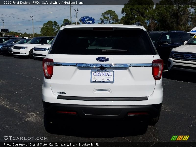 Oxford White / Medium Stone 2019 Ford Explorer FWD