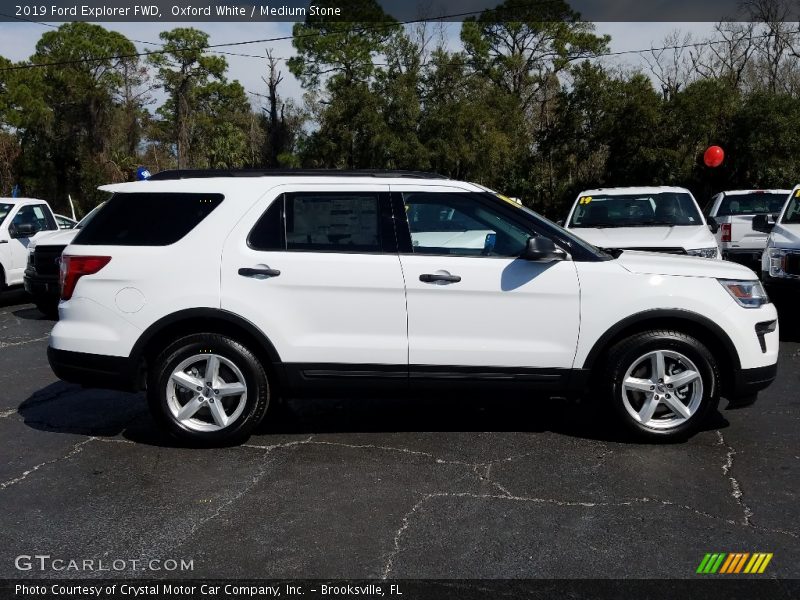 Oxford White / Medium Stone 2019 Ford Explorer FWD