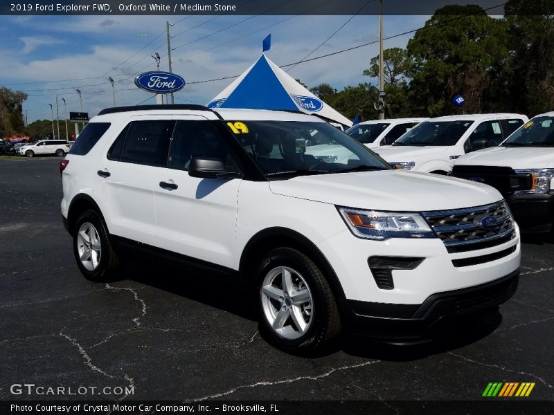 Oxford White / Medium Stone 2019 Ford Explorer FWD