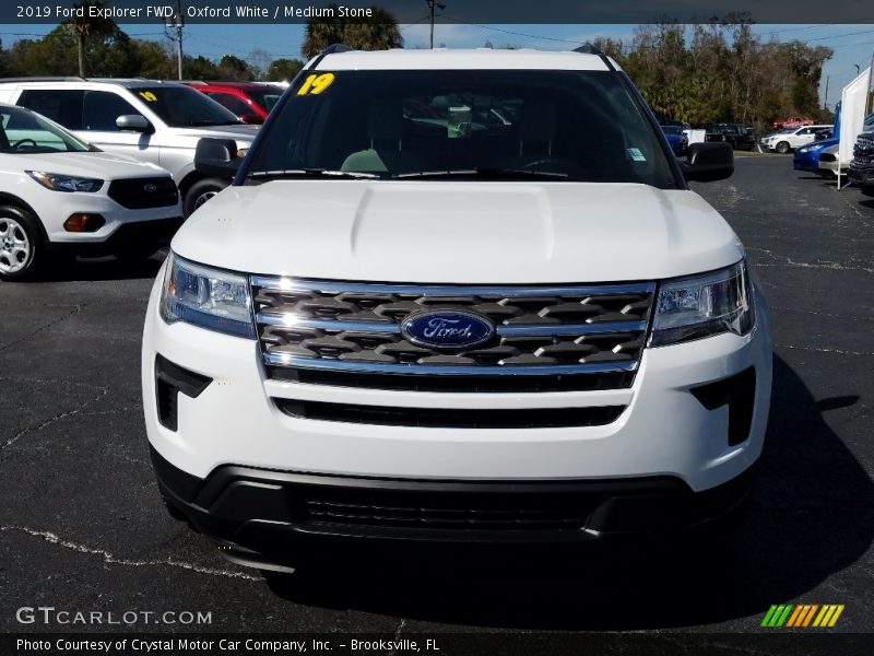 Oxford White / Medium Stone 2019 Ford Explorer FWD