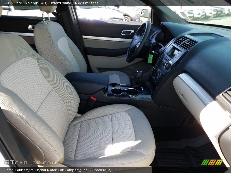 Oxford White / Medium Stone 2019 Ford Explorer FWD